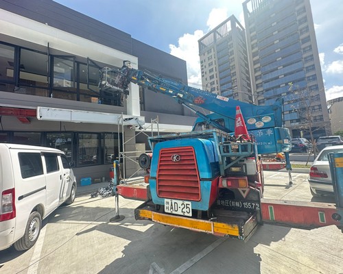 高雄外觀新建裝潢吊掛作業, 高雄吊掛作業, 高雄起重行, 高雄起重工程, 高雄大樓吊掛作業, 高雄鋼構吊掛施工, 高雄螃蟹車, 高雄吊車處理, 高雄外牆吊掛作業, 高雄外牆作業, 高雄吊車申請, 高雄吊車大王, 高雄起重行, 高雄吊車起重行