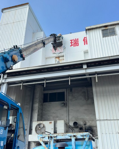 高雄外牆招牌拆卸吊掛作業, 高雄吊掛作業, 高雄起重行, 高雄起重工程, 高雄大樓吊掛作業, 高雄鋼構吊掛施工, 高雄油漆粉刷吊掛工程, 高雄前鎮區吊車起重行