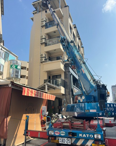 高雄吊掛載具乘坐施工人員, 高雄吊掛載具採光罩施工, 高雄高空作業車吊掛, 高雄市楠梓區吊車